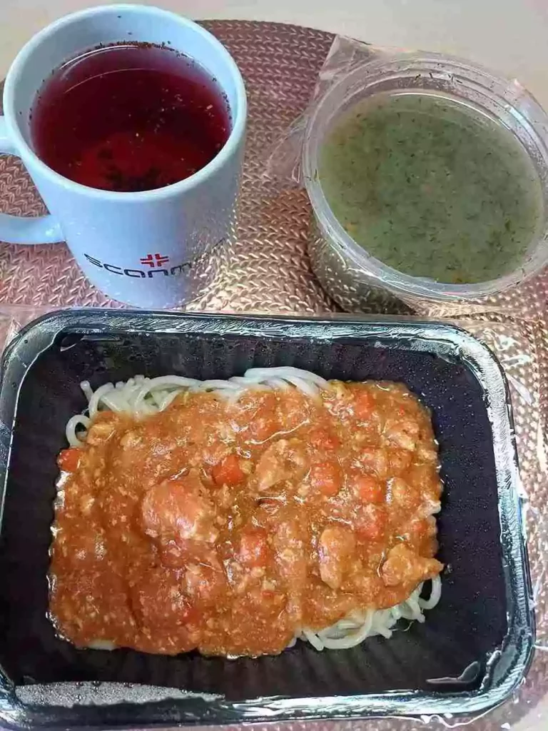 Obiad: dieta podstawowa

- zupa koperkowa
- spaghetti z mięsem w sosie pomidorowym
- kompot
A: 1,3,7
