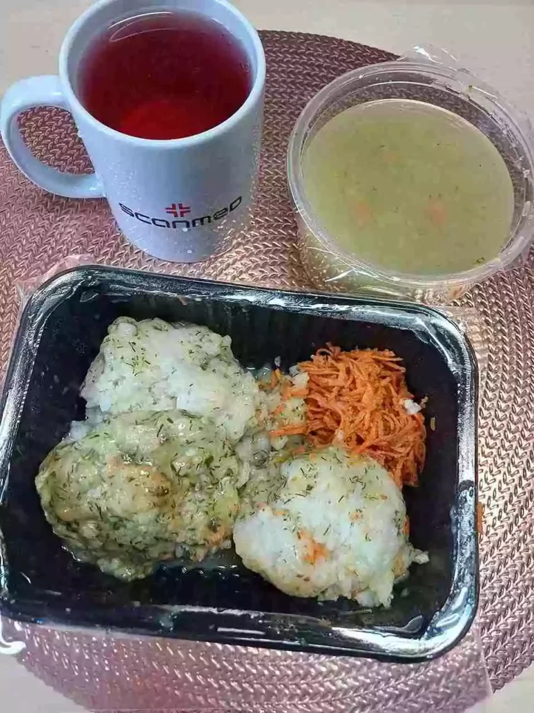 Obiad: dieta podstawowa

- zupa z brokułów
- pulpety rybne
- ryż biały
- marchewka tarta
- kompot
A: 1,4
