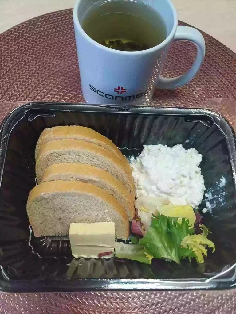 Śniadanie: dieta lekkostrawna

- Chleb pszenny
- masło extra
- twarożek
- mix sałat
- herbata czarna
A :1,7
