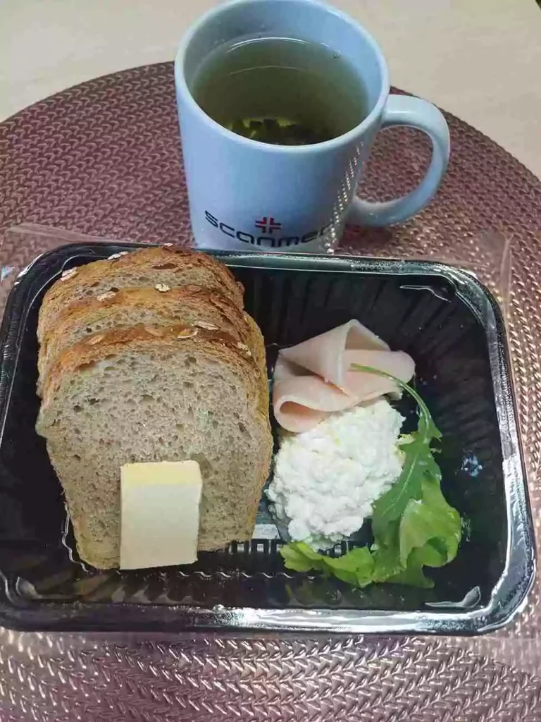 Śniadanie: dieta podstawowa

- Chleb mieszany z płatkami owsianymi
- masło extra
- twarożek/wędlina
- mix sałat
- herbata czarna
A :1,7
