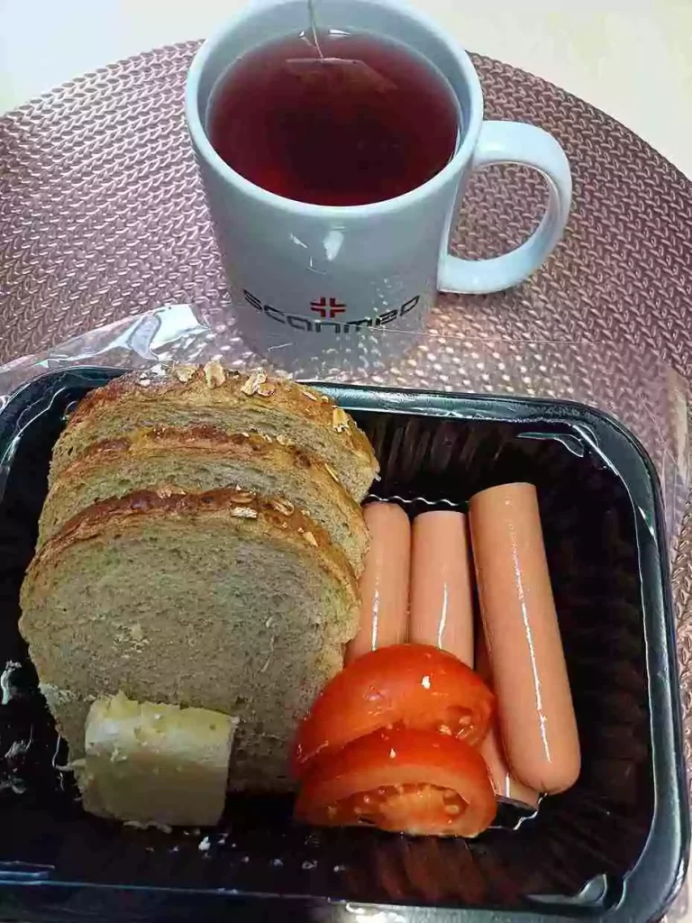 Śniadanie: dieta podstawowa

- Chleb mieszany z płatkami owsianymi
- masło extra
- parówki drobiowe
- pomidor
- herbata czarna
A: 1,7
