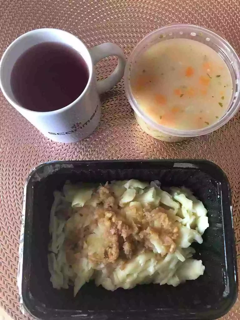 Obiad: dieta lekkostrawna 

zupa krupnik
- makaron z musem
jabłkowym
- kompot
A : 1,3,7
