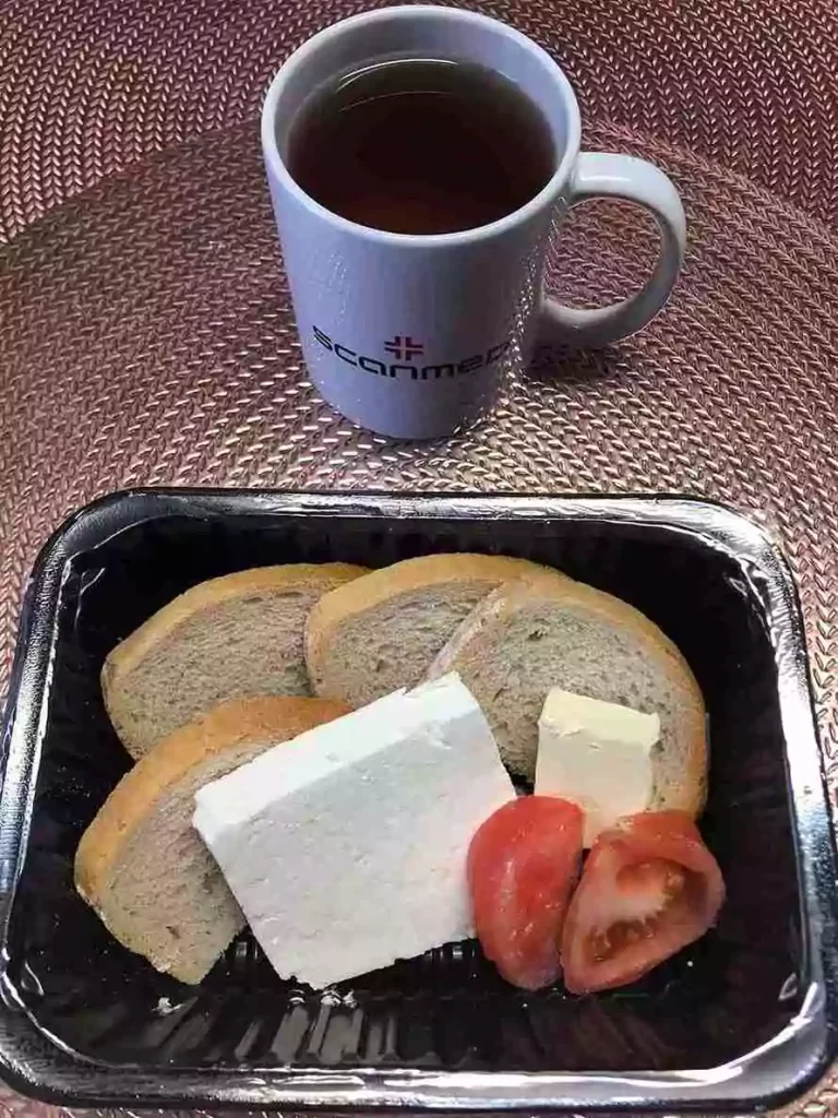 Śniadanie: dieta lekkostrawna

- Chleb pszenny
- masło extra
- twaróg w kawałku
- pomidor bez
skóry
- herbata czarna
A :1,7
