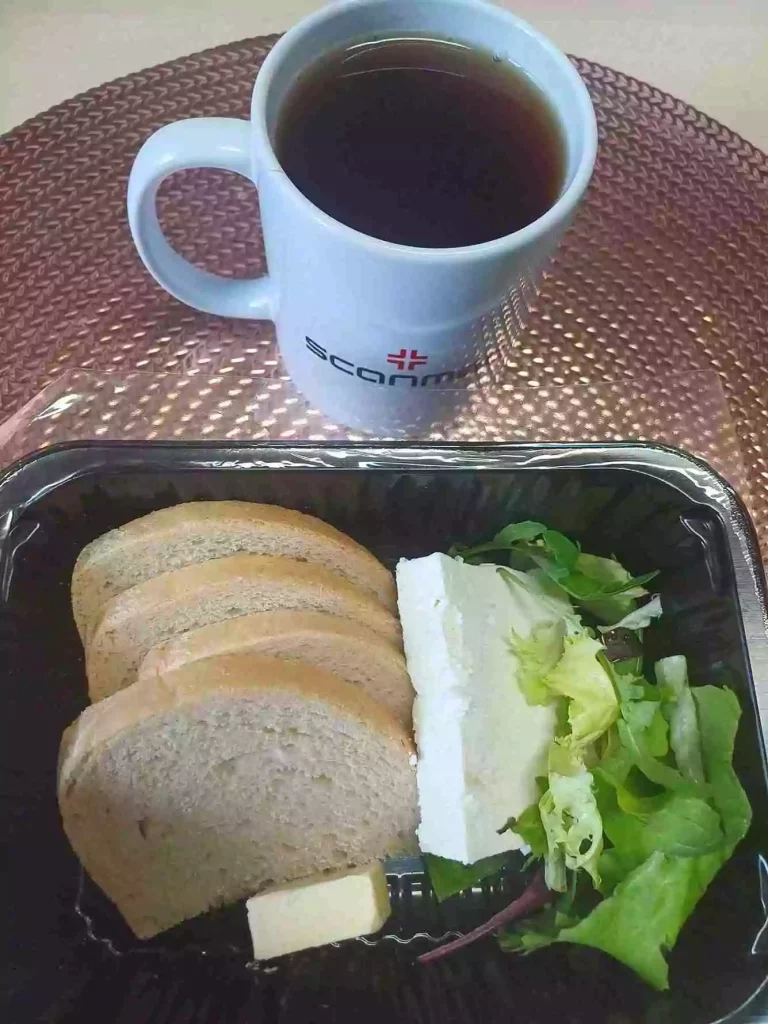 Śniadanie: dieta lekkostrawna

- chleb pszenny
- masło extra
- twaróg w kawałku
- mix sałat
- herbata czarna
A :1,7
