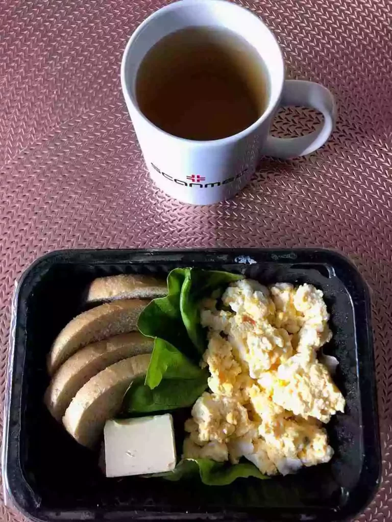 Śniadanie: dieta lekkostrawna

- chleb pszenny
- masło extra
- jajecznica na parze 
- sałata masłowa
- herbata czarna
A: 1,3,7
