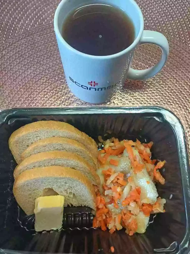Śniadanie: dieta lekkostrawna

chleb pszenny
- masło extra
- pieczona ryba po grecku z warzywami
- herbata czarna
A: 1,4,7,9
