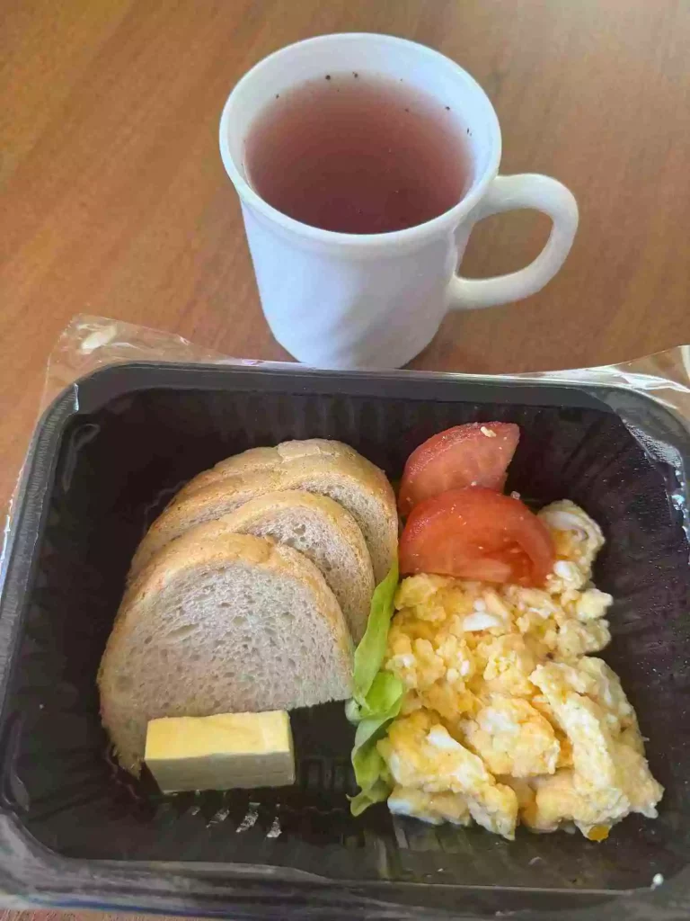 Śniadanie: dieta lekkostrawna

chleb pszenny
-masło extra
- jajecznica na wodzie
- sałata masłowa
- pomidor bez skórki
- herbata czarna
A: 1,3,7
