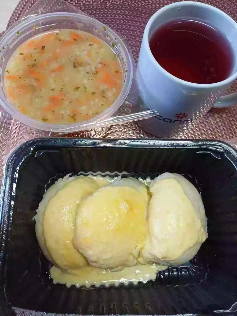 Obiad: dieta podstawowa

- zupa krupnik
- pampuchy z musem owocowym
- kompot
A : 1,3,7
