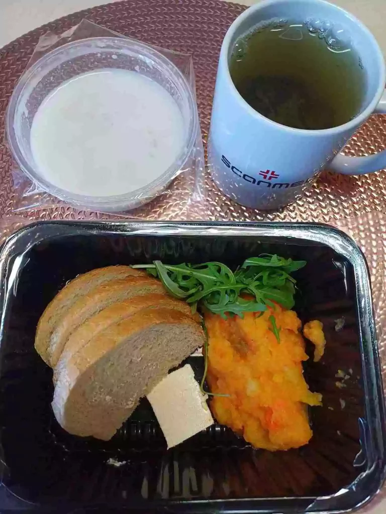 Śniadanie: dieta lekkostrawna

- owsianka na mleku
-chleb pszenny
- masło extra
- pasta z dyni
- rukola
- herbata czarna
A: 1,7
