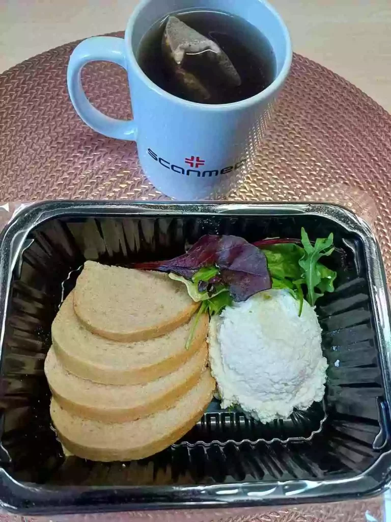 Śniadanie: dieta lekkostrawna

chleb pszenny
- masło extra
- twarożek
- mix sałat
- herbata czarna
A :1,7
