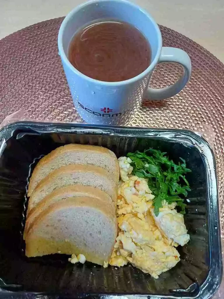 Śniadanie: dieta lekkostrawna

- chleb pszenny
- masło extra
- jajecznica na wodzie
- rukola
- herbata czarna
A: 1,3,7
