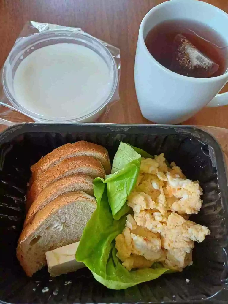 Śniadanie: dieta lekkostrawna

-chleb pszenny
- owsianka na mleku
- masło extra
- jajecznica na wodzie
- sałata masłowa
- herbata czarna
A: 1,3,7
