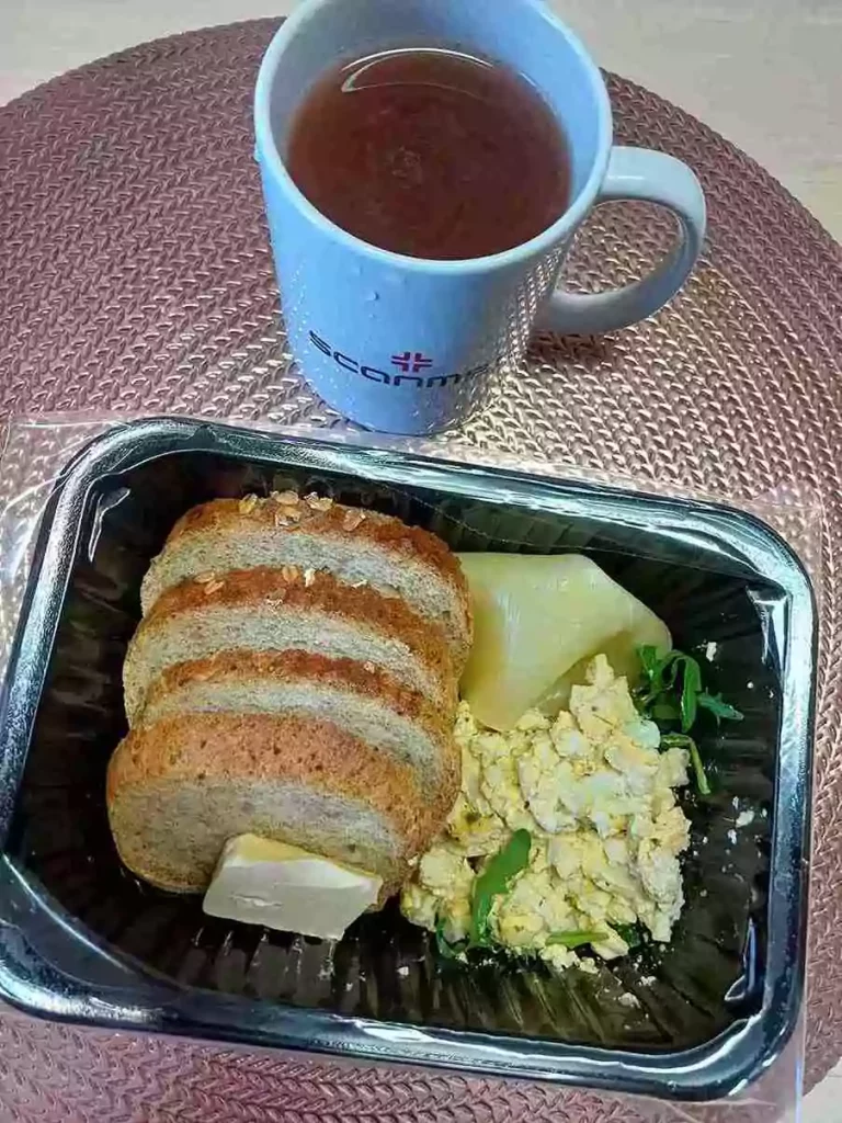 Śniadanie: dieta z ograniczeniem łatwo przyswajalnych węglowodanów

chleb mieszany z płatkami owsianymi
- masło extra
- pasta jajeczna
- ser żółty
- rukola
- herbata czarna
A: 1,3,7
