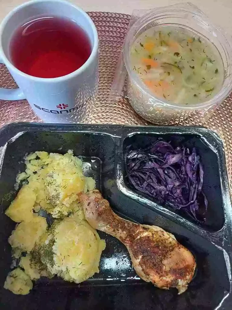 Obiad: dieta podstawowa

zupa ogórkowa z ryżem
- pałeczka z kurczaka
- ziemniaki gotowane
- kapusta czerwona
- kompot
A : 7
