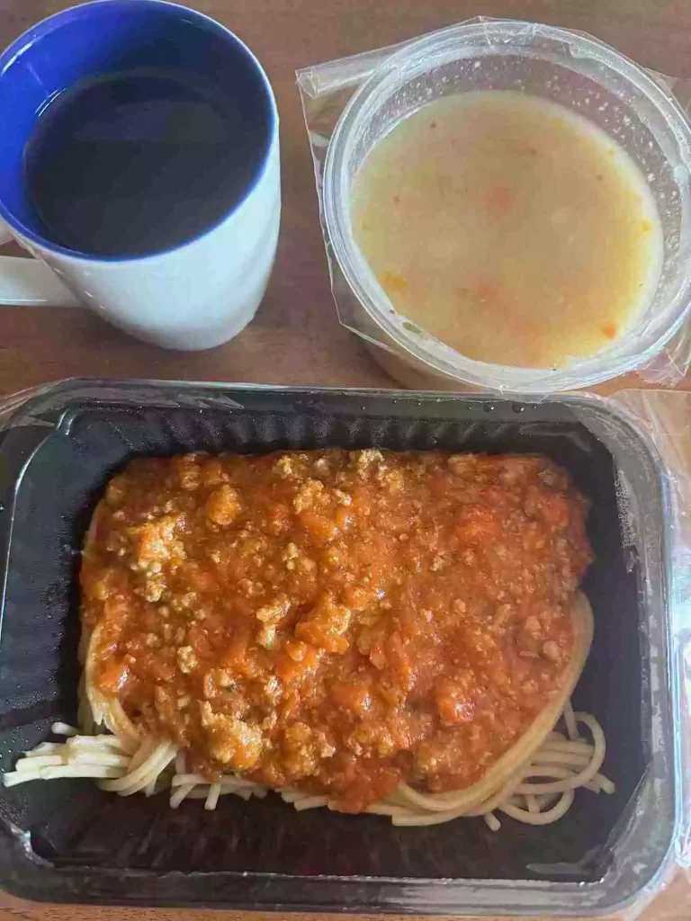 Obiad: dieta podstawowa

Zupa kalafiorowa
- spaghetti z mięsem mielonym
- kompot
A : 1,3,7
