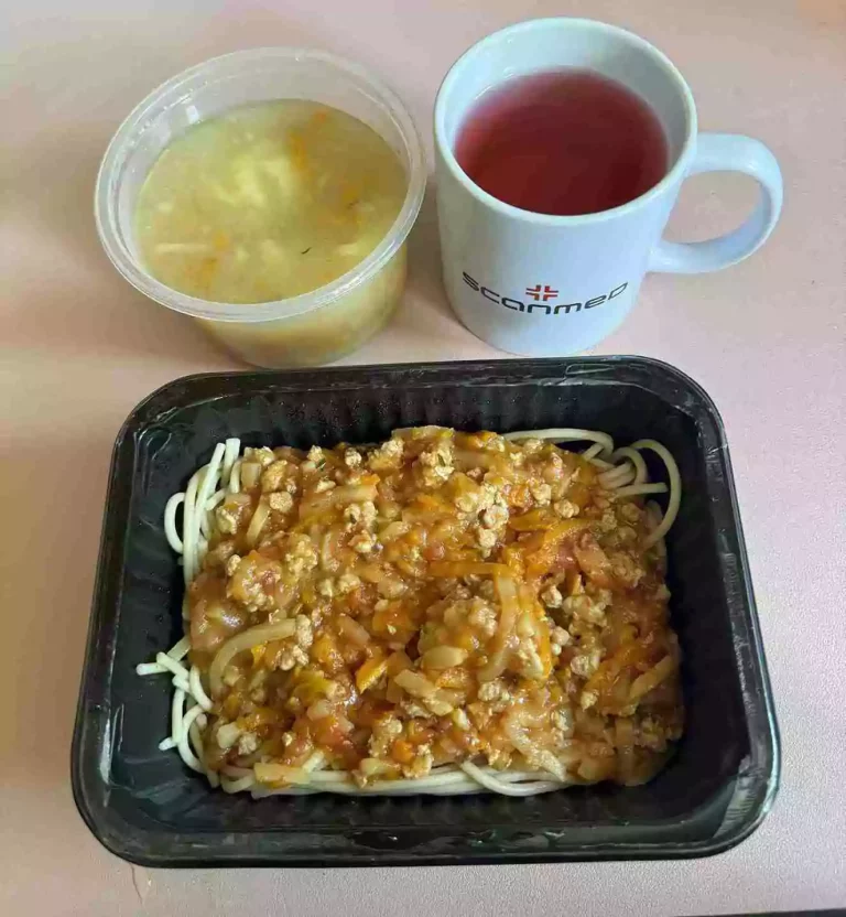 Obiad: dieta z ograniczeniem łatwo przyswajalnych węglowodanów

zupa kalafiorowa, spaghetti pełnoziarniste z mięsem mielonym, kompot 
A: 1,3,7 
