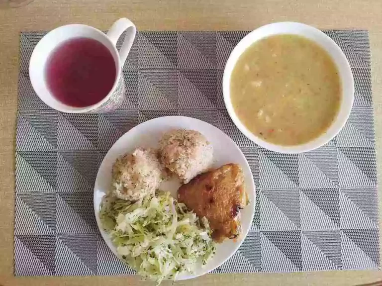 Śniadanie: dieta podstawowa

zupa grochowa 450ml, udko pieczone 120g, kasza jęczmienna 120g, surówka z kapusty białej 110g, woda z sokiem owocowym
A 1,7
