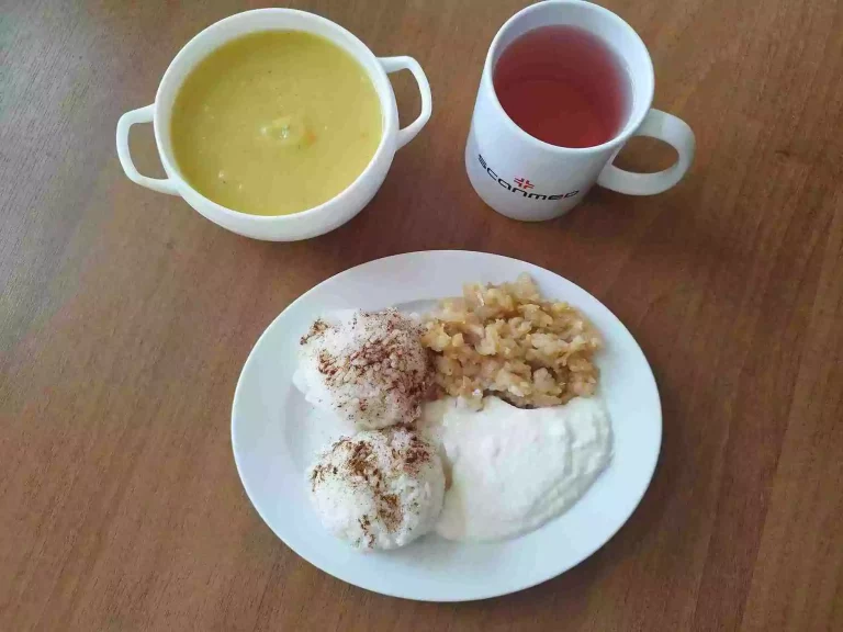 Obiad: dieta podstawowa

zupa krem z dyni 450 ml, ryż z prażonym jabłkiem, serkiem i cynamonem, woda z sokiem owocowym
A 1,7
