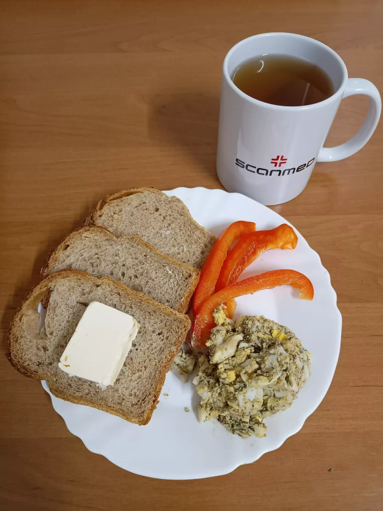 Śniadanie: dieta z ograniczeniem łatwoprzyswajalnych węglowodanów

chleb mieszany z płatkami owsianymi 90g, margaryna miękka 10g, pasta jajeczna 120g, papryka 20g, herbata czarna
A 1,3,7

