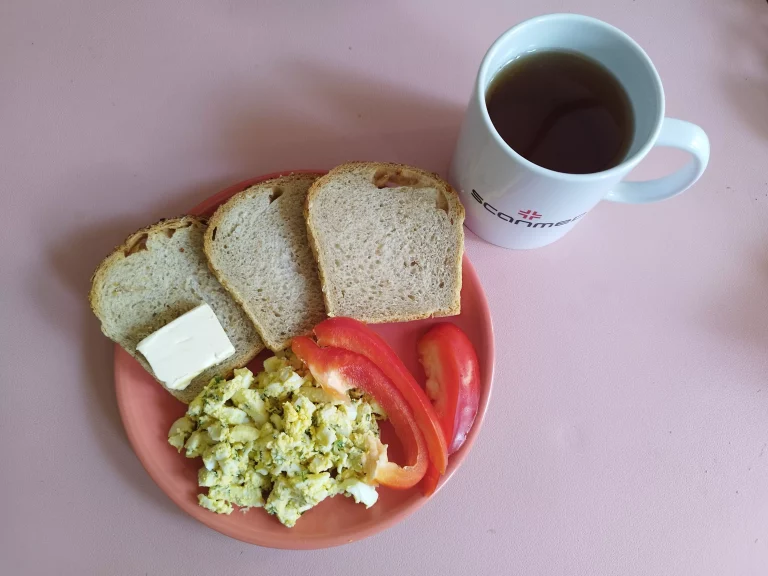 Śniadanie: dieta z ograniczeniem łatwoprzyswajalnych węglowodanów

chleb mieszany z płatkami owsianymi 70g, margaryna miękka 10g, pasta jajeczna 120g, papryka 20g, herbata czarna
A 1,3,7
