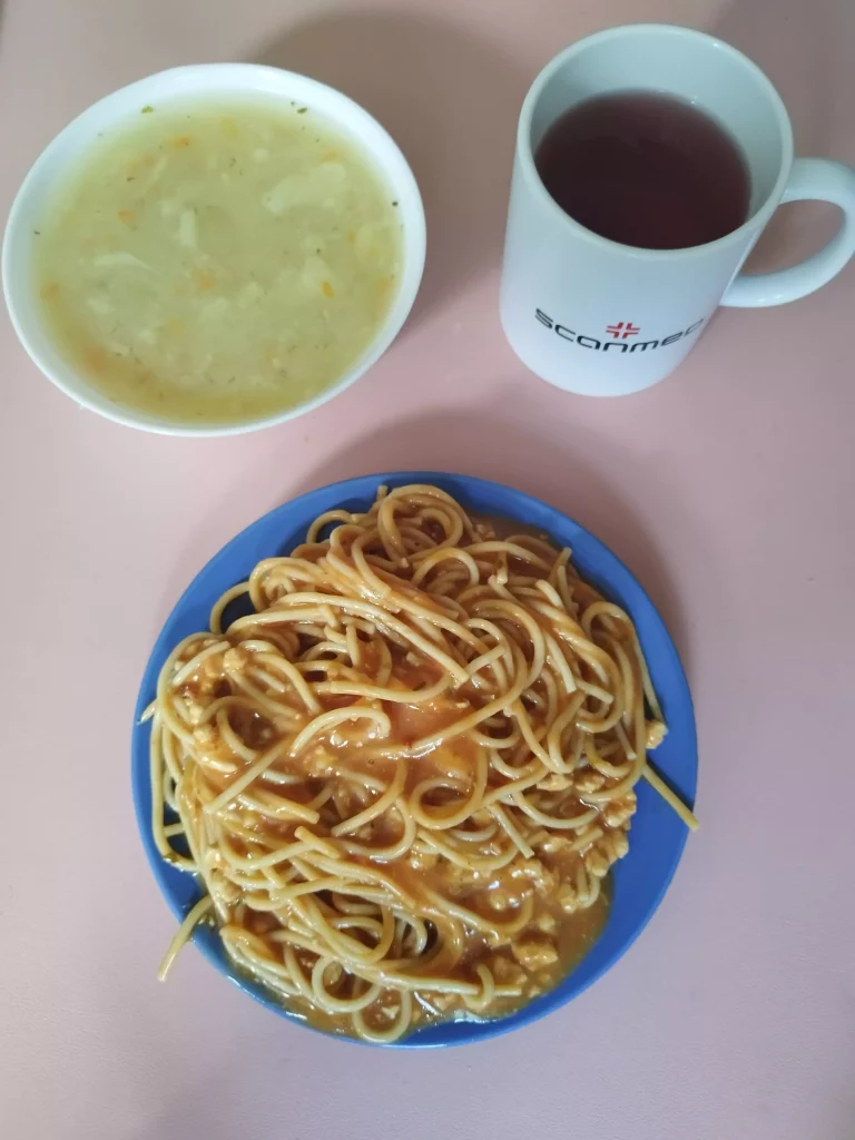 Obiad: dieta z ograniczeniem łatwoprzyswajalnych węglowodanów 

zupa kalafiorowa 450ml, spaghetti pełnoziarniste z mięsem mielonym drobiowym 400g, woda z sokiem owocowym
A: 1,3,7
