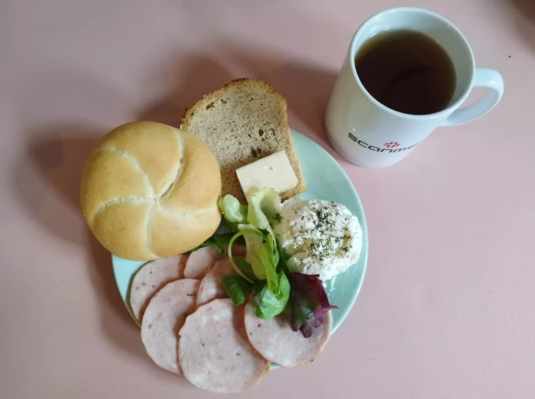 Śniadanie: dieta podstawowa

bułka pszenna 60g, chleb mieszany z płatkami owsianymi 20g, margaryna miękka 10g, twarożek 100g, wędlina 60g, mix salat, herbata czarna
A 1,7
