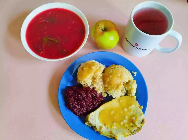Obiad: dieta podstawowa

botwinka z ziemniakami 450ml, mięso w kawałku w sosie 100g, kasza jęczmienna 100g, buraczki zasmażane 100g, woda z sokiem
A: 1
