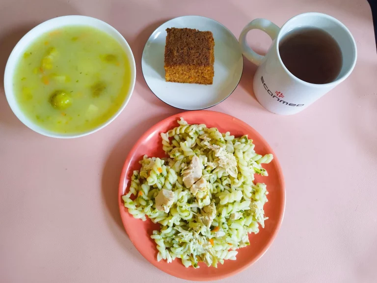 Obiad: dieta podstawowa

zupa brukselkowa 450ml, makaron ze szpinakiem i kurczakiem w sosie śmietanowym 350g, woda z sokiem owocowym
A 1,3,7,9
