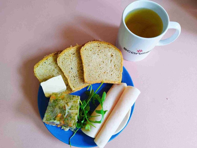 Śniadanie: dieta z ograniczeniem łatwoprzyswajalnych węglowodanów

chleb mieszany z płatkami owsianymi 70g, margaryna miękka, galareta drobiowa 120g, wędlina 60g, rukola, herbata czarna