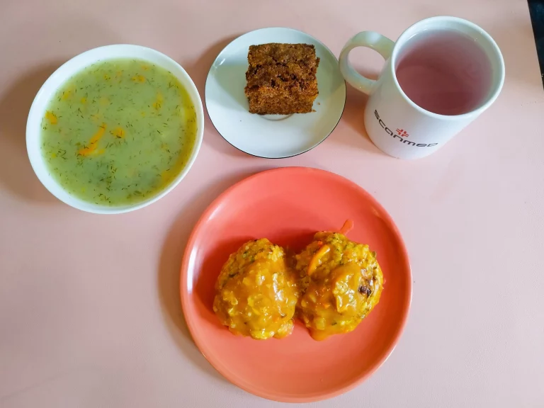 obiad dieta podstawowa: zupa koperkowa 450ml, gołąbki w sosie pomidorowym 250g. woda z sokiem
A: 1,3 
Ciasto marchewkowe dodatkowy posiłek.
A: 1,3,7 obiad dieta podstawowa: zupa koperkowa 450ml, gołąbki w sosie pomidorowym 250g. woda z sokiem
A: 1,3 
Ciasto marchewkowe dodatkowy posiłek.
A: 1,3,7