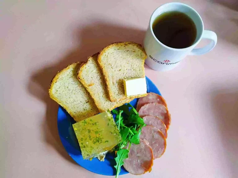 Śniadanie: dieta z ograniczeniem łatwoprzyswajalnych węglowodanów

chleb mieszany z płatkami owsianymi 70g, margaryna miękka 10g, galaretka drobiowa 120g, wędlina 60g, rukola, herbata czarna
A 1,7
