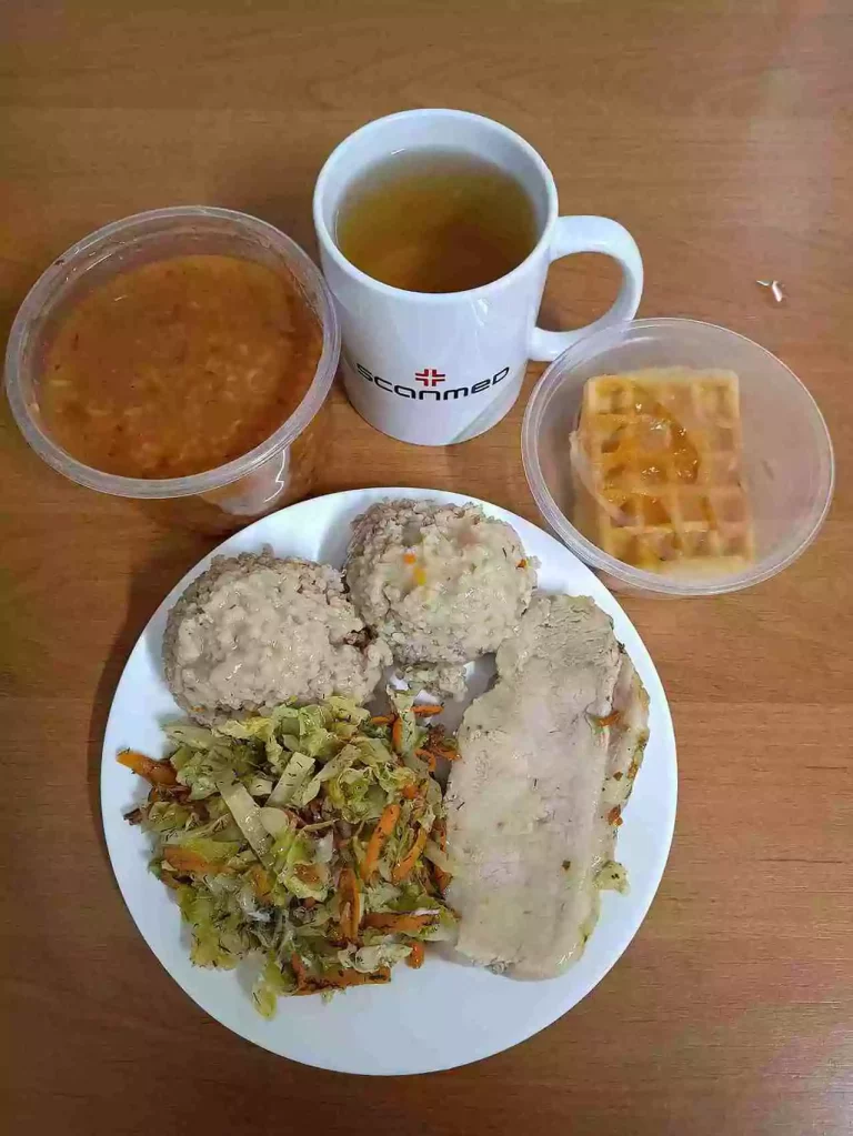 Obiad: dieta z ograniczeniem łatwoprzyswajalnych węglowodanów 
zupa pomidorowa z ryżem 450ml, mięso pieczone w kawałku 100g, kasza jęczmienna 100g, surówka z kapusty pekińskiej 110g, woda z sokiem owocowym
A: 1
 Obiad: dieta z ograniczeniem łatwoprzyswajalnych węglowodanów 
zupa pomidorowa z ryżem 450ml, mięso pieczone w kawałku 100g, kasza jęczmienna 100g, surówka z kapusty pekińskiej 110g, woda z sokiem owocowym
A: 1