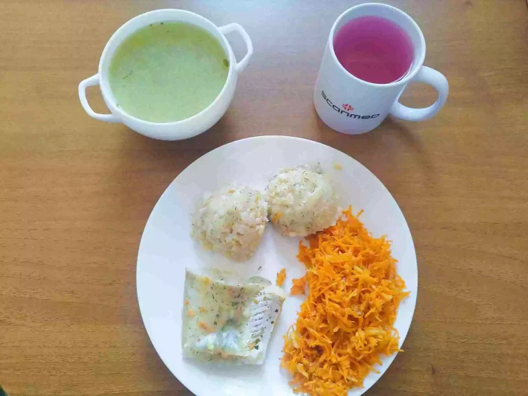 Obiad: dieta o kontrolowanej zawartości kwasów tłuszczowych

zupa brokułowa 450ml, ryba pieczona 120g, ryż brązowy 100g, marchew tarta z jabłkiem 110g, woda z sokiem owocowym
A: 4

