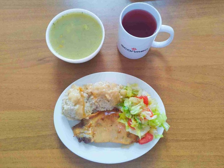 Obiad: dieta o kontrolowanej zawartości kwasów tłuszczowych

zupa koperkowa 450ml, schab duszony w sosie własnym 120g, kasza jęczmienna 100g, surówka z sałaty lodowej i pomidora w sosie koperkowym 110g, woda z sokiem owocowym
A:1
