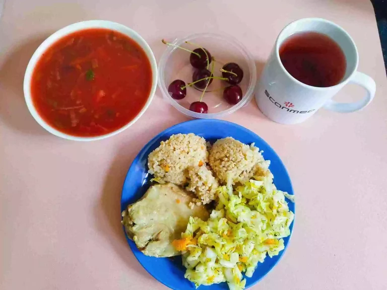 Obiad: dieta podstawowa

botwinka z ziemniakami 450ml, mięso w kawałku w sosie 100g, kasza jeczmienna 100g, surówka z kapusty pekińskiej 100g, woda z sokiem owocowy
A: 1

