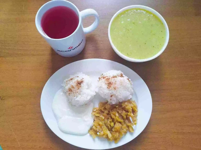 Obiad: dieta podstawowa

zupa krem z cukinii 450 ml, ryż z cynamonem, jabłkiem i serkiem 300g, woda z sokiem owocowym
A: 7
