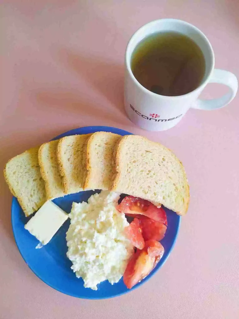 Śniadanie: dieta łatwostrawna

chleb pszenny 70g, margaryna miękka 10g, twarożek 120g, pomidor bez skórki 50g, herbata czarna
A: 1,7
