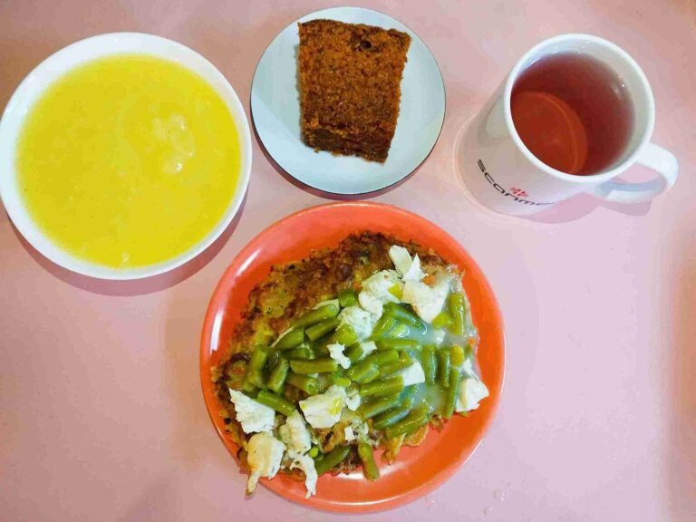 Obiad: dieta podstawowa

zupa krem z białych warzyw 450ml, placki ziemniaczane z cukinii z fasolką szparagową i kurczakiem 400g, woda z sokiem owocowym, ciasto marchewkowe
A: 1,3,9
