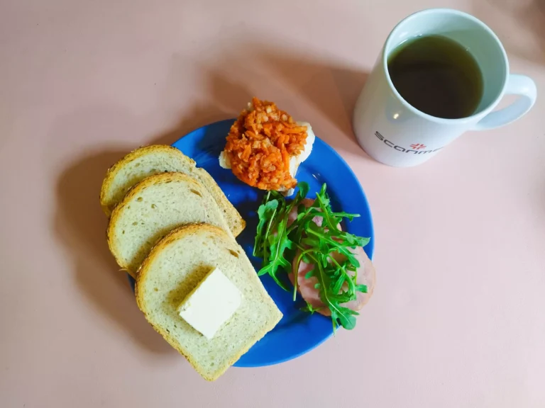 śniadanie dieta z ograniczeniem łatwoprzyswajalnych węglowodanów: chleb mieszany z płatkami owsianymi 70g, margaryna miękka 10g, ryba po grecku 90g, wędlina 60g, sałata, herbata
A: 1,4,7,9 śniadanie dieta z ograniczeniem łatwoprzyswajalnych węglowodanów: chleb mieszany z płatkami owsianymi 70g, margaryna miękka 10g, ryba po grecku 90g, wędlina 60g, sałata, herbata
A: 1,4,7,9