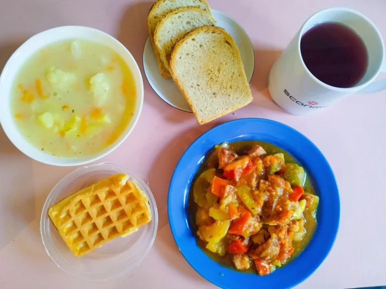 obiad dieta z ograniczeniem łatwoprzyswajalnych węglowodanów: zupa kalafiorowa 450ml, leczo z pieczywem pełnoziarnistym 350g, woda z sokiem owocowym, gofr
A: 1,3,7,9
obiad dieta z ograniczeniem łatwoprzyswajalnych węglowodanów: zupa kalafiorowa 450ml, leczo z pieczywem pełnoziarnistym 350g, woda z sokiem owocowym, gofr
A: 1,3,7,9