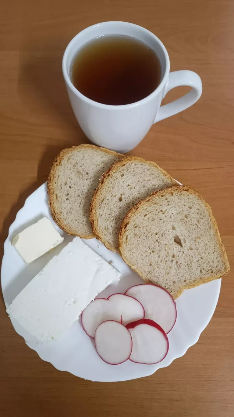 Śniadanie: dieta z ograniczeniem łatwoprzyswajalnych węglowodanów
chleb mieszany z płatkami owsianymi 70g, margaryna miękka 10g, ser biały w kawałku 110g, rzodkiewka, herbata czarna
A: 1,7
 Śniadanie: dieta z ograniczeniem łatwoprzyswajalnych węglowodanów
chleb mieszany z płatkami owsianymi 70g, margaryna miękka 10g, ser biały w kawałku 110g, rzodkiewka, herbata czarna
A: 1,7