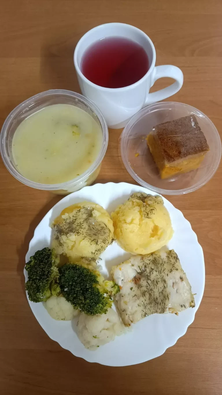 Obiad: dieta z ograniczeniem łatwoprzyswajalnych węglowodanów 
ryba pieczona w sosie koperkowym 120g, ziemniaki gotowane 150g, bukiet warzyw 100g, woda z sokiem owocowym, domowe ciasto dyniowe
A: 1,3,4
 Obiad: dieta z ograniczeniem łatwoprzyswajalnych węglowodanów 
ryba pieczona w sosie koperkowym 120g, ziemniaki gotowane 150g, bukiet warzyw 100g, woda z sokiem owocowym, domowe ciasto dyniowe
A: 1,3,4