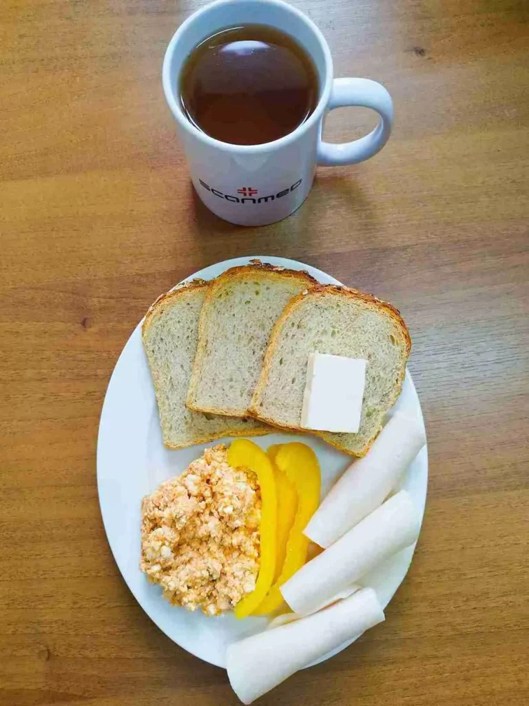 Śniadanie: dieta o kontrolowanej zawartości kwasów tłuszczowych
chleb mieszany z płatkami owsianymi 70g, margaryna miękka 10g, pasta z makreli i sera w pomidorach 90g, wedlina 60g, papryka 40g, herbata czarna
A: 1,4,7
 Śniadanie: dieta o kontrolowanej zawartości kwasów tłuszczowych
chleb mieszany z płatkami owsianymi 70g, margaryna miękka 10g, pasta z makreli i sera w pomidorach 90g, wedlina 60g, papryka 40g, herbata czarna
A: 1,4,7