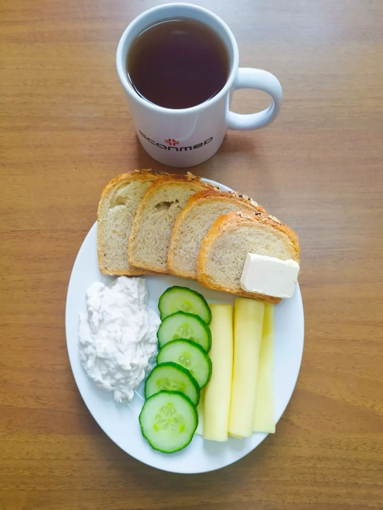 śniadanie dieta o kontrolowanej zawartości kwasów tłuszczowych: chleb mieszany z płatkami owsianymi 70g, margaryna miękka 10g, pasta z tuńczyka 90g, ser żółty 40g, ogórek zielony 40g, herbata czarna
A: 1,4,7
owocowym, ciasto szpinakowe
A: 1, 3 śniadanie dieta o kontrolowanej zawartości kwasów tłuszczowych: chleb mieszany z płatkami owsianymi 70g, margaryna miękka 10g, pasta z tuńczyka 90g, ser żółty 40g, ogórek zielony 40g, herbata czarna
A: 1,4,7
owocowym, ciasto szpinakowe
A: 1, 3