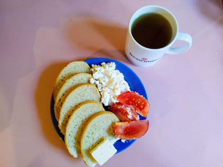 śniadanie dieta łatwostrawna: chleb pszenny 70g, margaryna miękka 10g, twarożek 120g, pomidor bez skóry 50g, herbata czarna
A: 1,7 śniadanie dieta łatwostrawna: chleb pszenny 70g, margaryna miękka 10g, twarożek 120g, pomidor bez skóry 50g, herbata czarna
A: 1,7