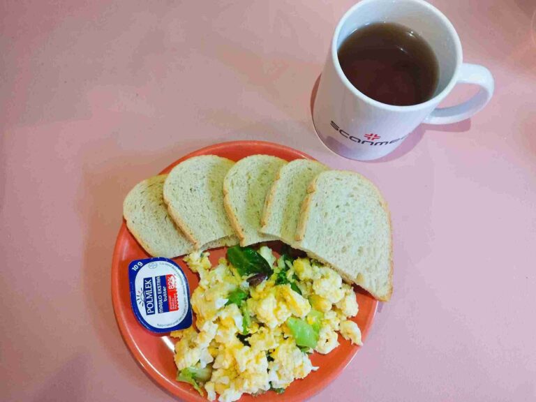 Śniadanie: dieta łatwostrawna
chleb pszenny 70g, masło 10g, jajecznica na wodzie 120g, sałata, herbata czarna
A: 1,3,7
 Śniadanie: dieta łatwostrawna
chleb pszenny 70g, masło 10g, jajecznica na wodzie 120g, sałata, herbata czarna
A: 1,3,7