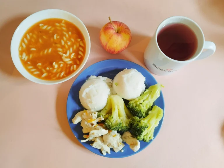 obiad dieta łatwostrawna: zupa pomidorowa z makaronem 450ml, duszony kurczak z warzywami i ryżem 350g, woda z sokiem owocowym, jabłko
A: 1,3 obiad dieta łatwostrawna: zupa pomidorowa z makaronem 450ml, duszony kurczak z warzywami i ryżem 350g, woda z sokiem owocowym, jabłko
A: 1,3