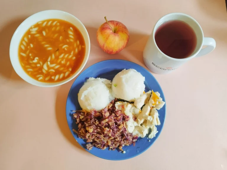 obiad dieta podstawowa: zupa pomidorowa z makaronem 450ml, ryż biały 100g, kurczak w sosie curry 150g, surówka z czerwonej kapusty i jabłka 110g, woda z sokiem owocowym, jabłko
A: 1,3 obiad dieta podstawowa: zupa pomidorowa z makaronem 450ml, ryż biały 100g, kurczak w sosie curry 150g, surówka z czerwonej kapusty i jabłka 110g, woda z sokiem owocowym, jabłko
A: 1,3