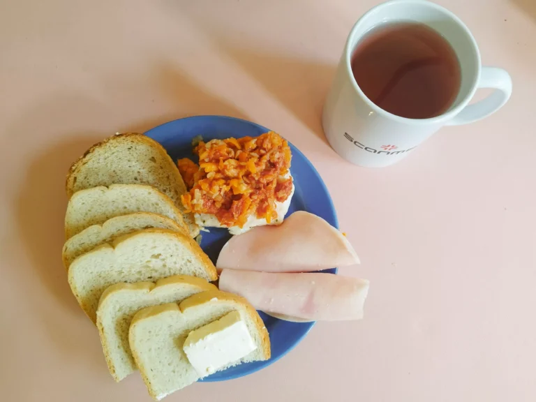 śniadanie dieta podstawowa: chleb pszenny 60g, chleb mieszany z płatkami owsianymi 20g, margaryna miękka 10g, wędlina 60g, ryba po grecku z warzywami 70g, herbata czarna
A: 1,4,7,9 śniadanie dieta podstawowa: chleb pszenny 60g, chleb mieszany z płatkami owsianymi 20g, margaryna miękka 10g, wędlina 60g, ryba po grecku z warzywami 70g, herbata czarna
A: 1,4,7,9