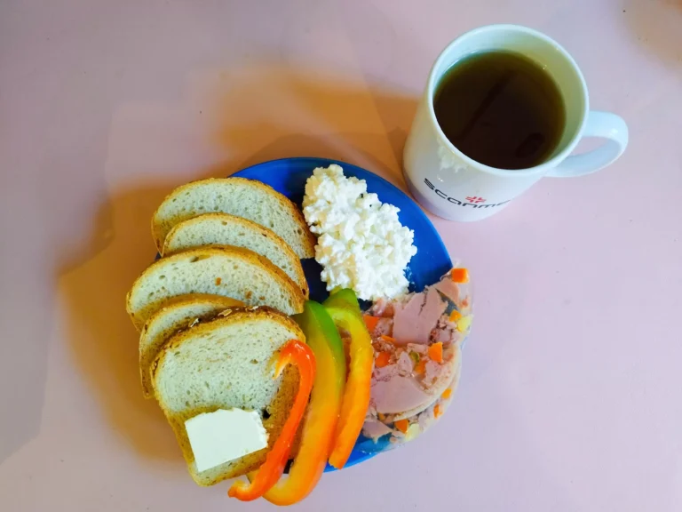 śniadanie dieta podstawowa: chleb pszenny 60g, chleb mieszany z płatkami owsianymi 20g, margaryna miękka 10g, twarożek 100g, wędlina 60g, papryka 40g, herbata czarna
A: 1,7 śniadanie dieta podstawowa: chleb pszenny 60g, chleb mieszany z płatkami owsianymi 20g, margaryna miękka 10g, twarożek 100g, wędlina 60g, papryka 40g, herbata czarna
A: 1,7